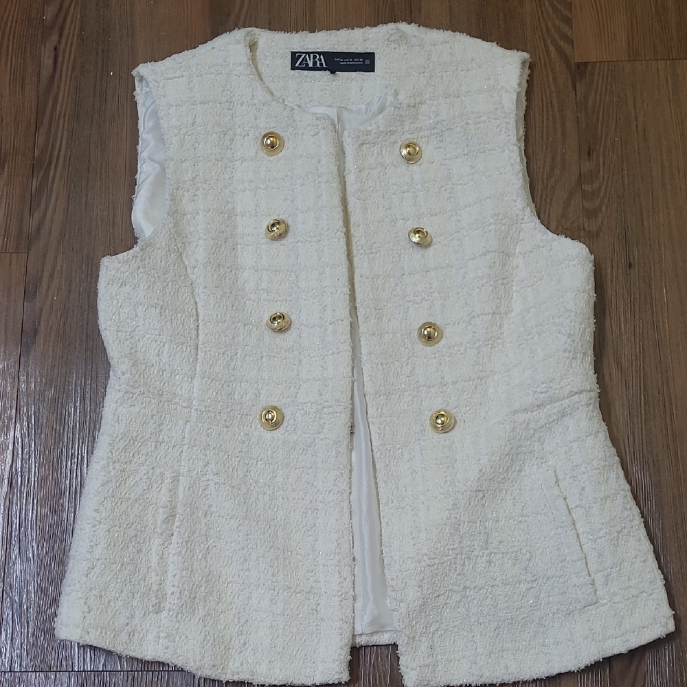 Zara Women's Ivory Textured Vest with‎ Gold Buttons ziseXL